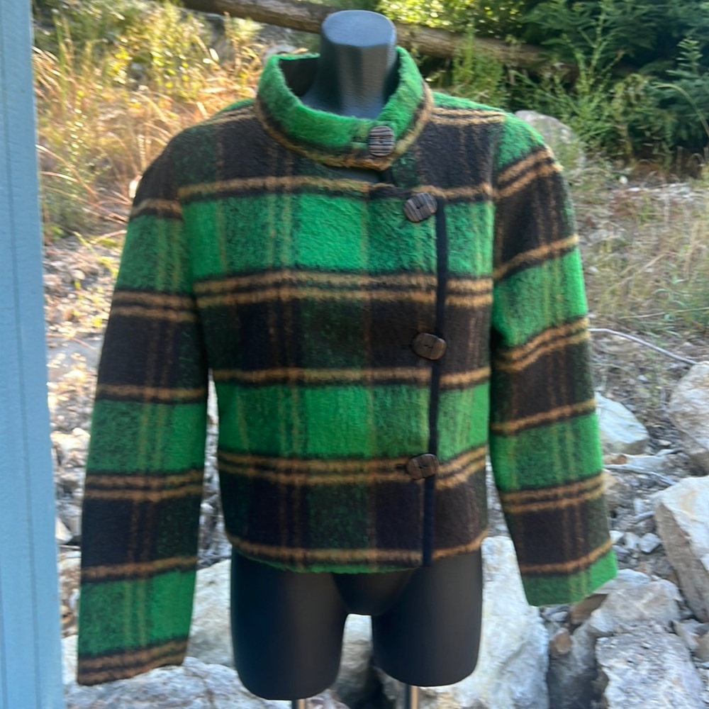 Faux Fur NWOT Crop jacket Plaid Retro VTG  vibe chunky buttons pockets sz M/L